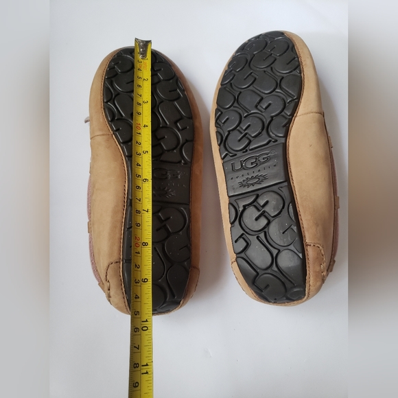 UGG Women's Dakota Moccasin Slippers Size 38  7 US - Picture 10 of 10